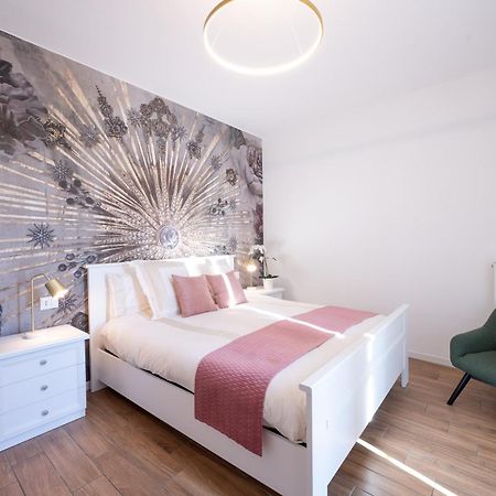 Lora Diamond Suite ,Free Parking, Self Check In,3 Côme Esterno foto