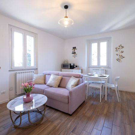 Lora Diamond Suite ,Free Parking, Self Check In,3 Côme Esterno foto
