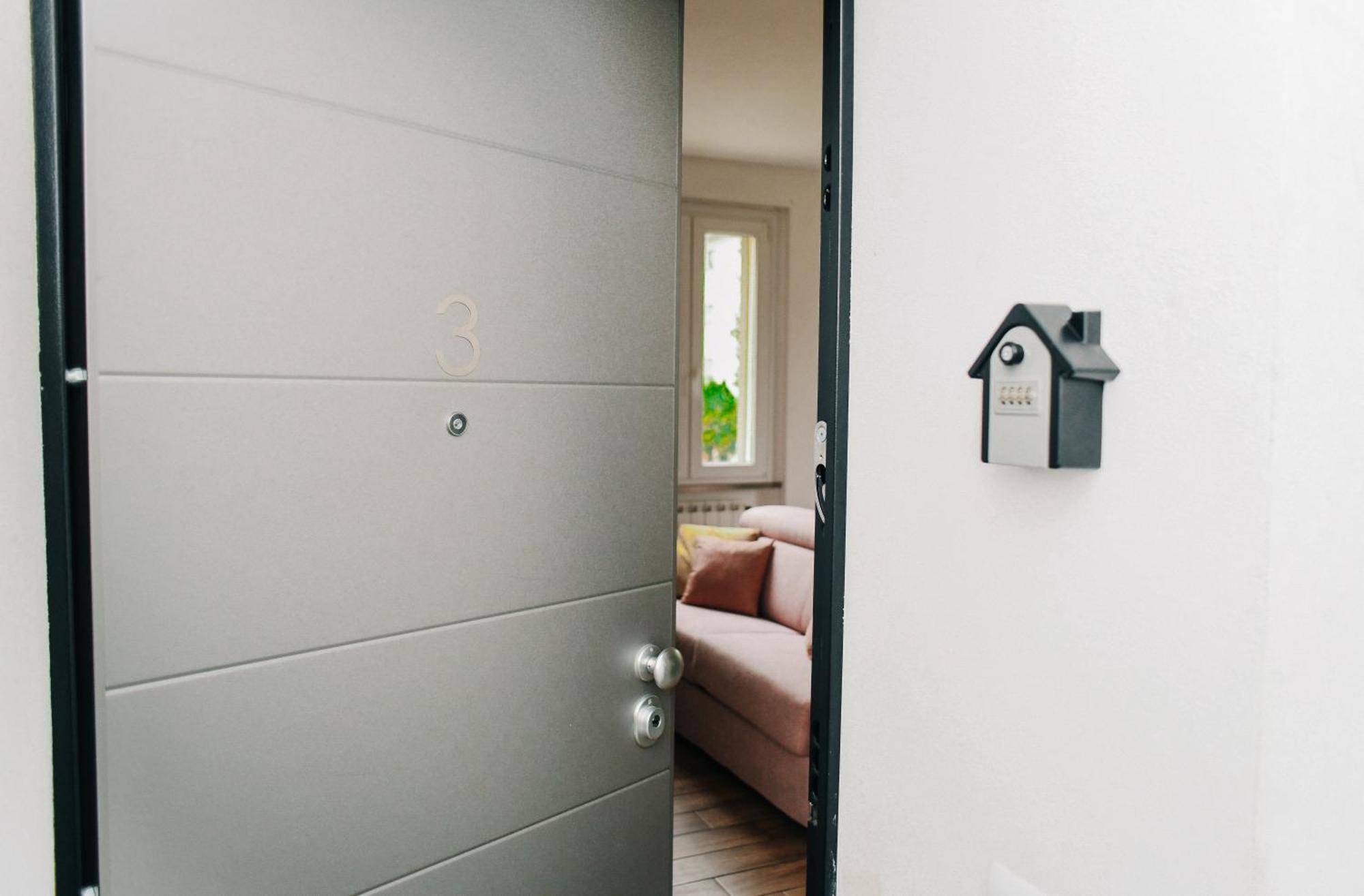 Lora Diamond Suite ,Free Parking, Self Check In,3 Côme Esterno foto