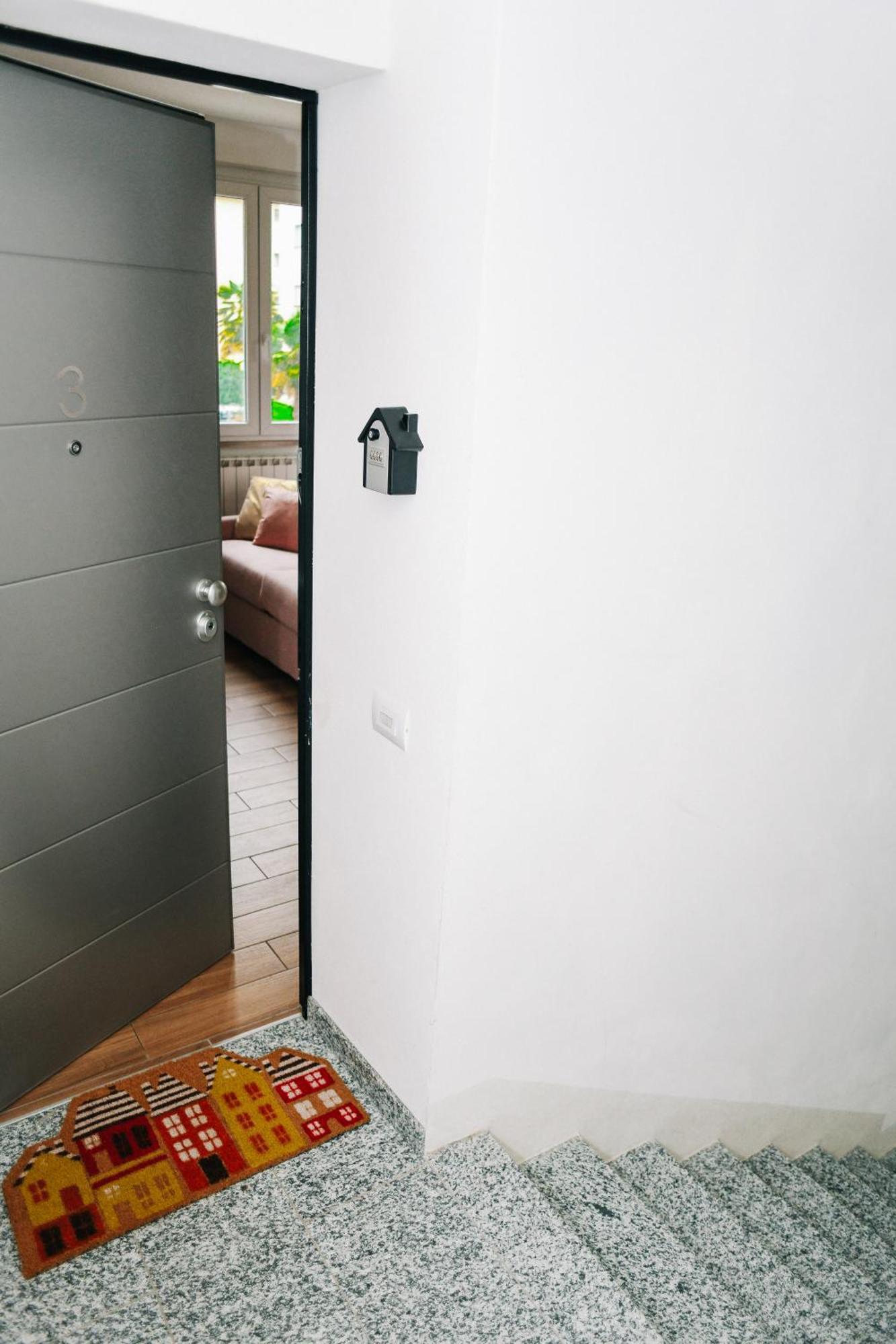 Lora Diamond Suite ,Free Parking, Self Check In,3 Côme Esterno foto