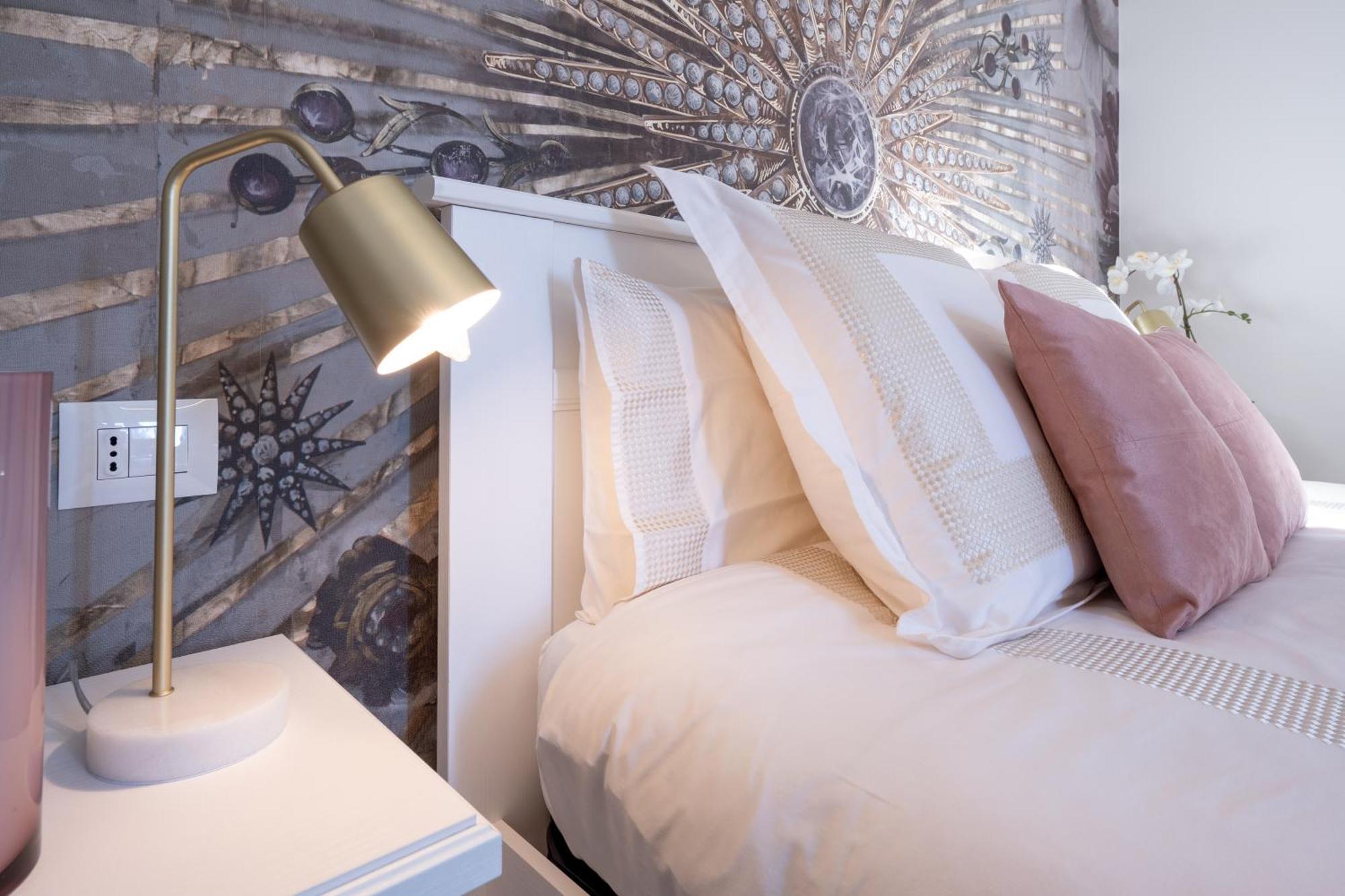 Lora Diamond Suite ,Free Parking, Self Check In,3 Côme Esterno foto