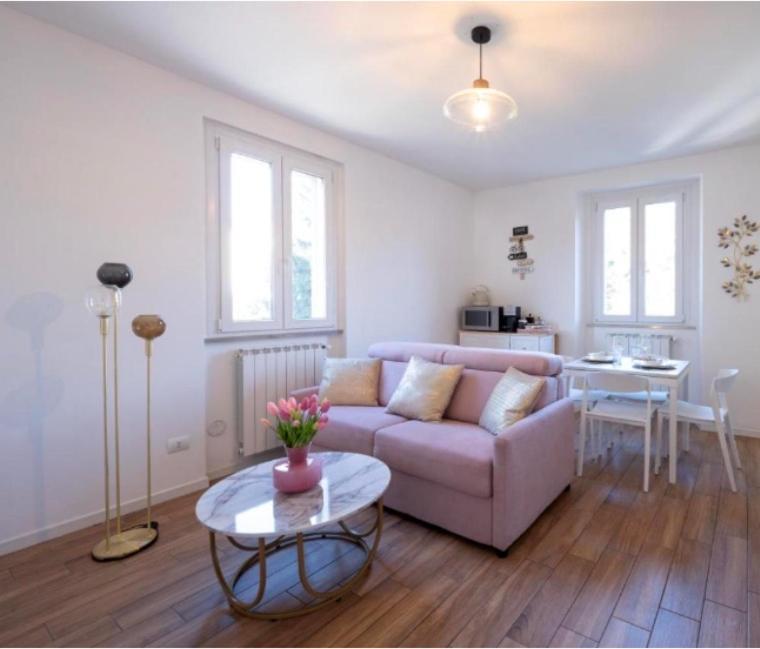 Lora Diamond Suite ,Free Parking, Self Check In,3 Côme Esterno foto