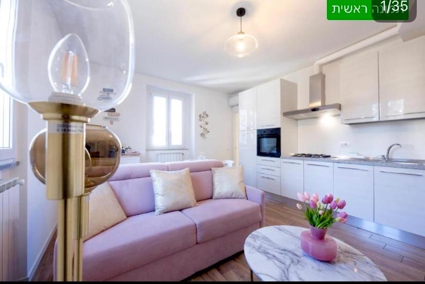 Lora Diamond Suite ,Free Parking, Self Check In,3 Côme Esterno foto